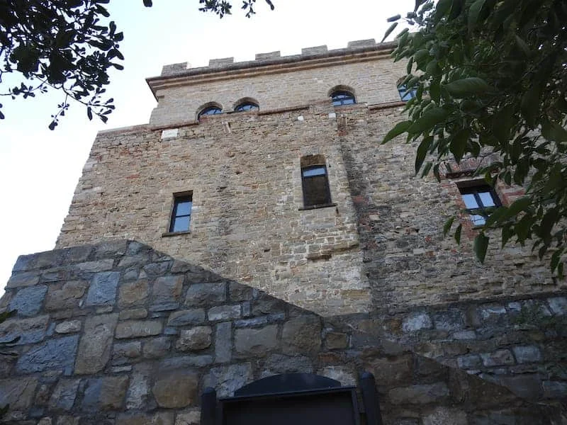 Il castello di Muggia: la torre del patriarca Marquardo, le guerre e il laboratorio dello scultore Villi Bossi - Arte & Cultura in Friuli Venezia Giulia