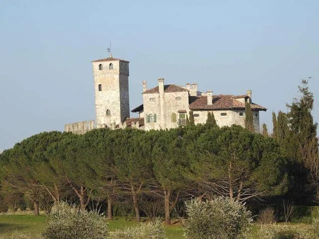 Castello di Villalta a Fagagna: dal 1158 ai della Torre, la cucina di Nievo e la leggenda di Ginevra - Arte & Cultura in Friuli Venezia Giulia