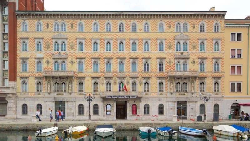 Il Civico Museo Teatrale Carlo Schmidl: due secoli di teatro e musica a Palazzo Gopcevich - Arte & Cultura in Friuli Venezia Giulia