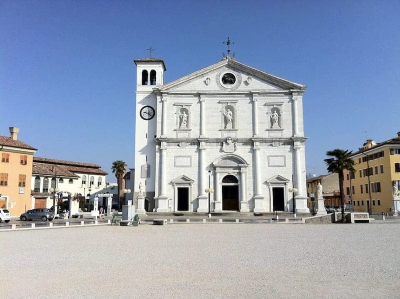 Il Duomo Dogale di Palmanova: il campanile tozzo per sfuggire ai cannoni e la Pala delle Milizie - Arte & Cultura in Friuli Venezia Giulia