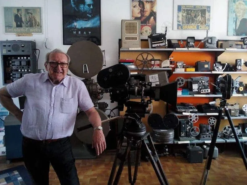 Il piccolo museo della fotografia e del cinema di Pieria in Val Pesarina: i proiettori delle sale chiuse e la collezione di Odi Gonano - Arte & Cultura in Friuli Venezia Giulia