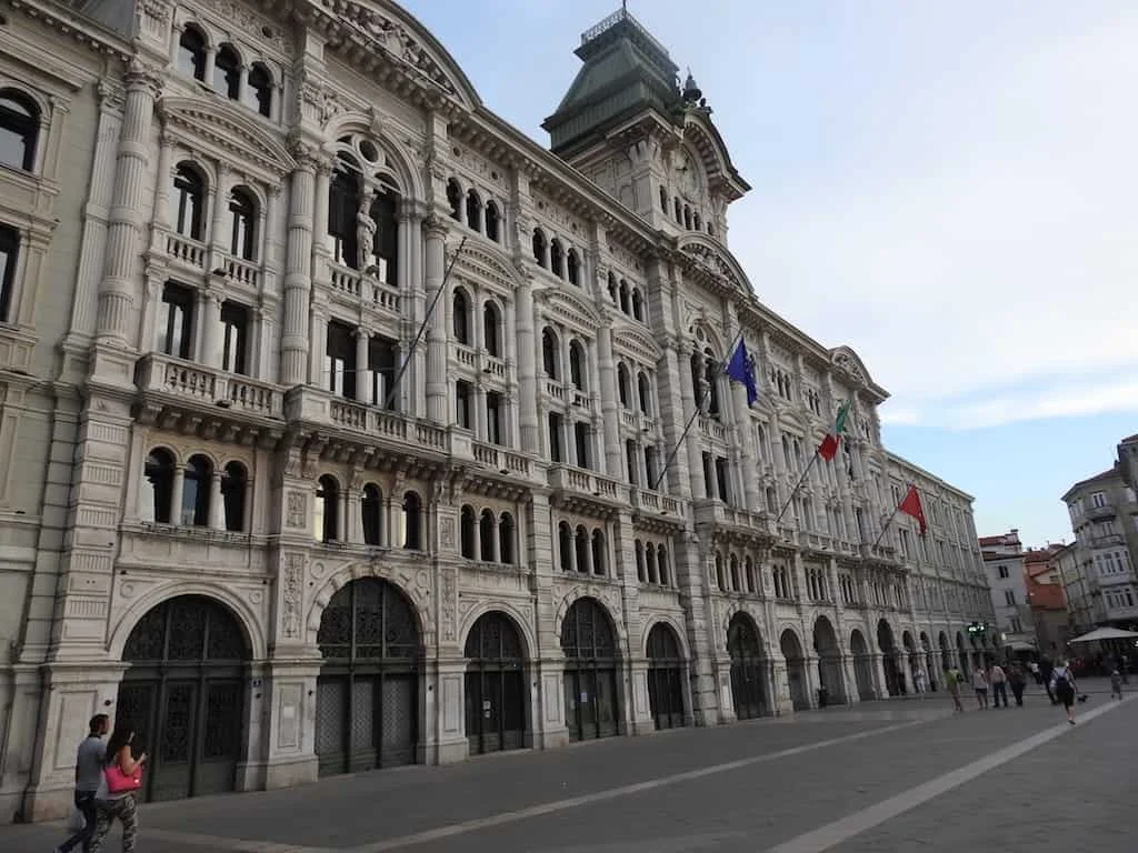 Il Palazzo del Municipio di Trieste: il palazzo Cheba di Giuseppe Bruni, Micheze e Jacheze e la sala del Consiglio - Arte & Cultura in Friuli Venezia Giulia