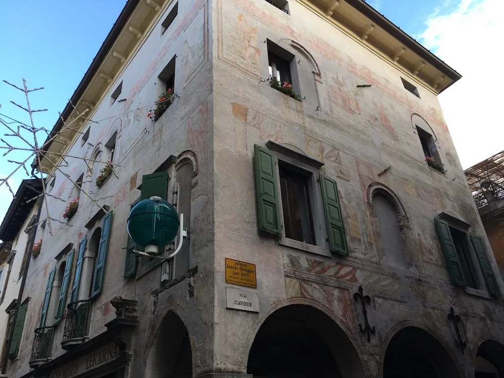 Palazzo Levrini-Stringher a Cividale: gli affreschi di Marco Bello riemersi col terremoto, le fatiche di Ercole e lo scavo del decumano - Arte & Cultura in Friuli Venezia Giulia