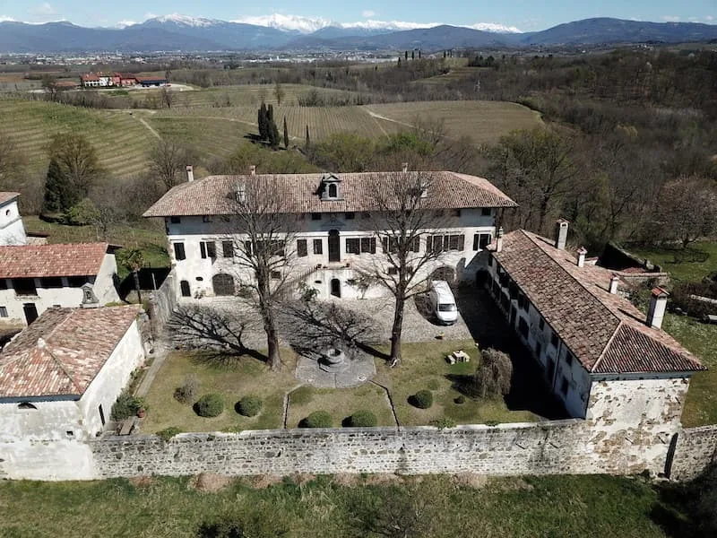 Villa de Marchi Ottelio de Carvalho a Manzano: la casa padronale sui colli, la cappella di San Gaetano e la pala del Carneo - Arte & Cultura in Friuli Venezia Giulia