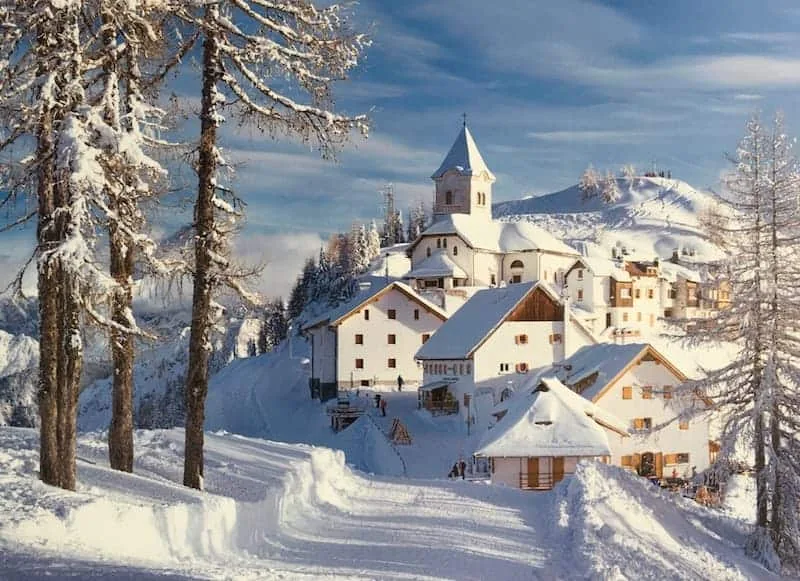 Travesio e Toppo: la pieve di San Pietro affrescata dal Pordenone, i masi e il castello di Toppo, la formula latina del 1543 e il formaggio salato della Val Cosa - Borghi & Città in Friuli Venezia Giulia