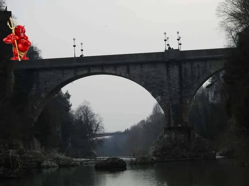 Il Ponte del Diavolo di Cividale, il Puìnt dal Diàul sul Natisone: il cantiere del 1442, il macigno del pilone centrale, il brillamento del 1917 e l'anima del cane promessa al diavolo - Borghi & Città in Friuli Venezia Giulia