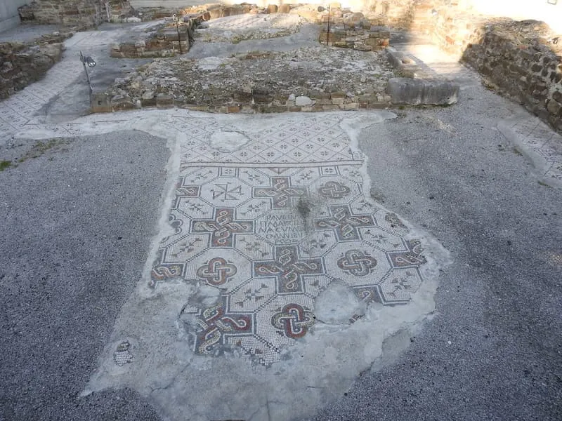 La Basilica della Corte a Grado: la chiesa più antica dell'isola sotto le passerelle di vetro di piazza Biagio Marin - Arte & Cultura in Friuli Venezia Giulia