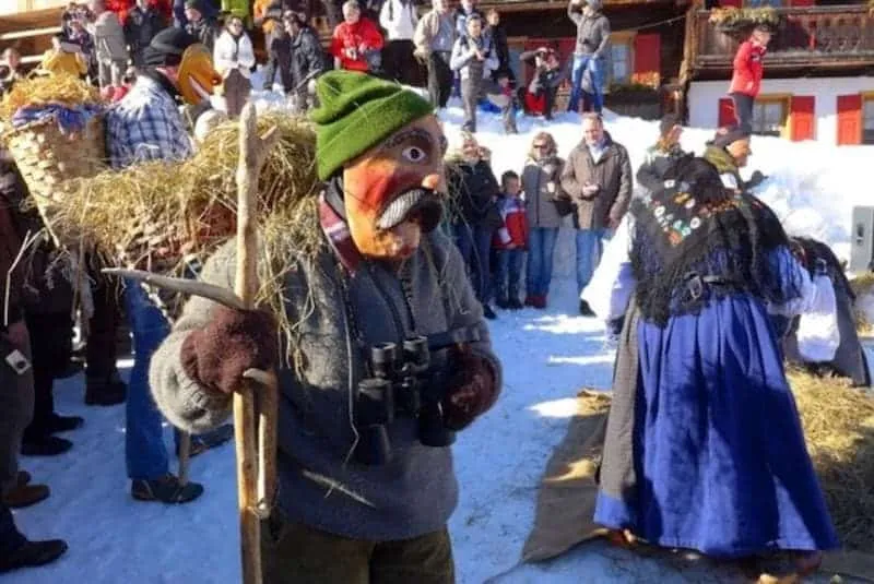 Il Carnevale di Sappada: le tre domeniche di poveri, contadini e signori e il Rollate con i campanacci - Eventi & Sagre in Friuli Venezia Giulia