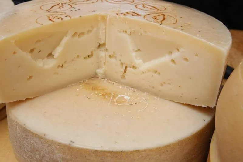 Gnocchi al formadi frant: il formaggio di malga recuperato, chiuso in un gnocco di patate - Gastronomia & Vino in Friuli Venezia Giulia