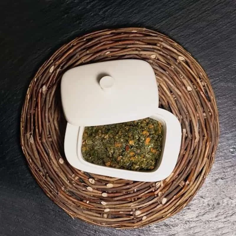 La frite carnica: sclopit, tarassaco, acetosa e le altre erbe di primavera cotte con la cipolla - Gastronomia & Vino in Friuli Venezia Giulia