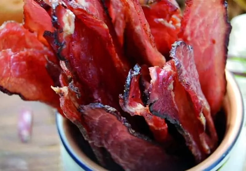 Pindulis o brusaula: le strisce di carne affumicata al faggio delle valli pordenonesi - Gastronomia & Vino in Friuli Venezia Giulia