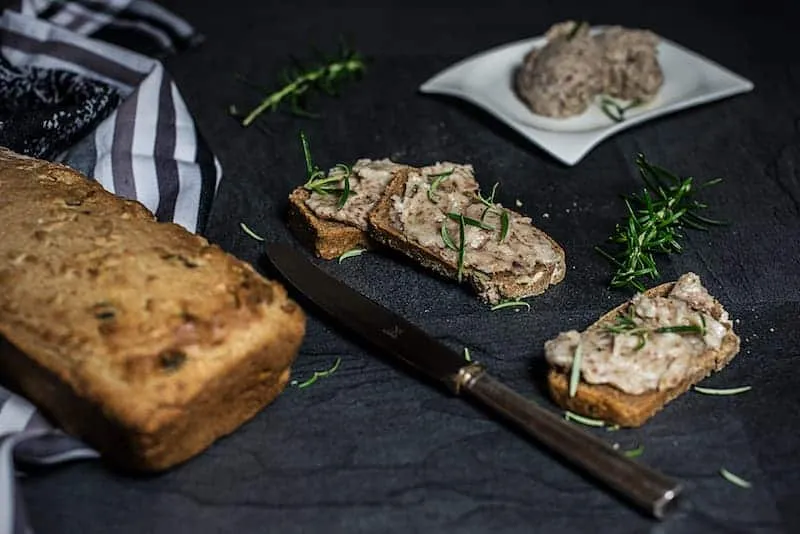 Sassaka: il lardo affumicato e macinato dei boscaioli della Val Canale, e la varhackara di Timau - Gastronomia & Vino in Friuli Venezia Giulia