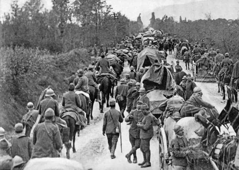 Il Friuli all'indomani di Caporetto: la fuga sotto la pioggia, i profughi e i preti rimasti con la gente - Grande Guerra in Friuli Venezia Giulia