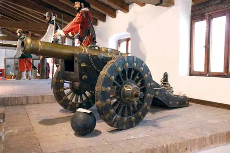 Museo della Grande Guerra e della Fortezza di Palmanova: il dongione di Porta Cividale, le retrovie del 1917 e la galleria della lunetta napoleonica - Grande Guerra in Friuli Venezia Giulia