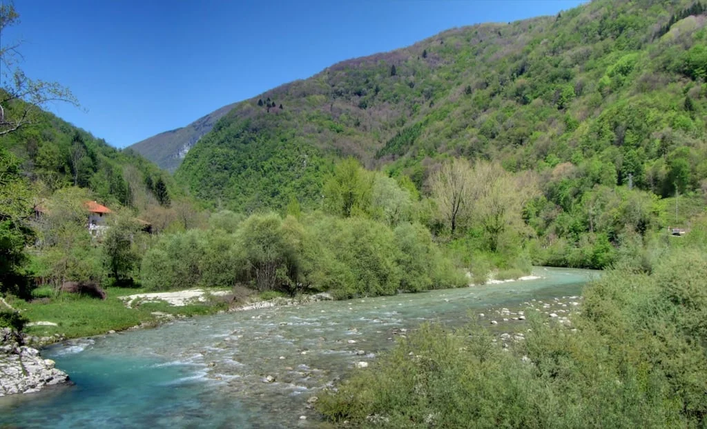 Loch di Pulfero: la stazione della ferrovia per Caporetto, l'altare di San Leonardo e la salita al Matajur da Mersino - Itinerari in Friuli Venezia Giulia