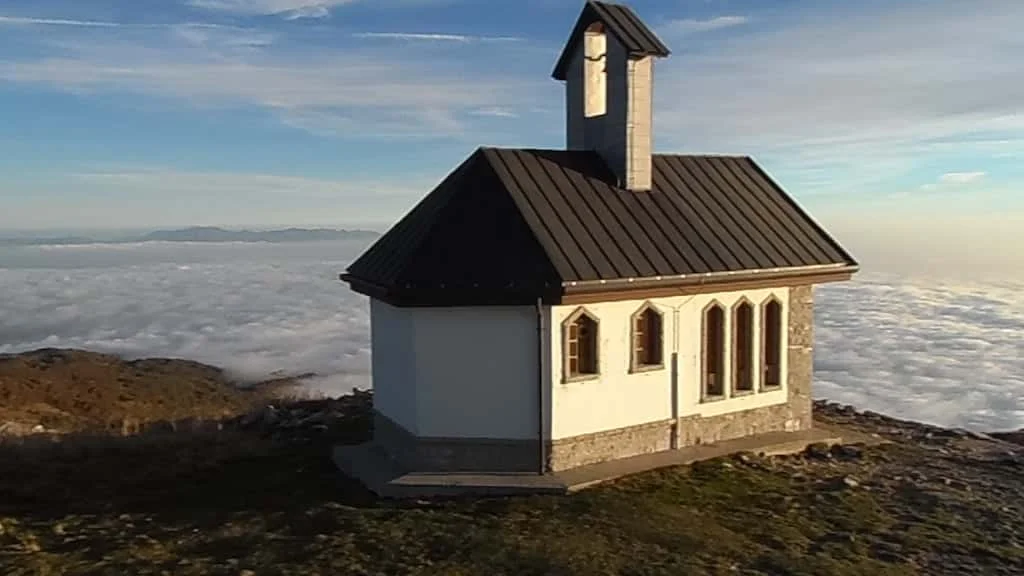 Il Matajur, il Monte Maggiore di Cividale: la vetta conquistata da Rommel nel 1917, la cappella del Cristo Redentore e le 619 piante del simbolo delle Valli del Natisone - Montagna & Trekking in Friuli Venezia Giulia