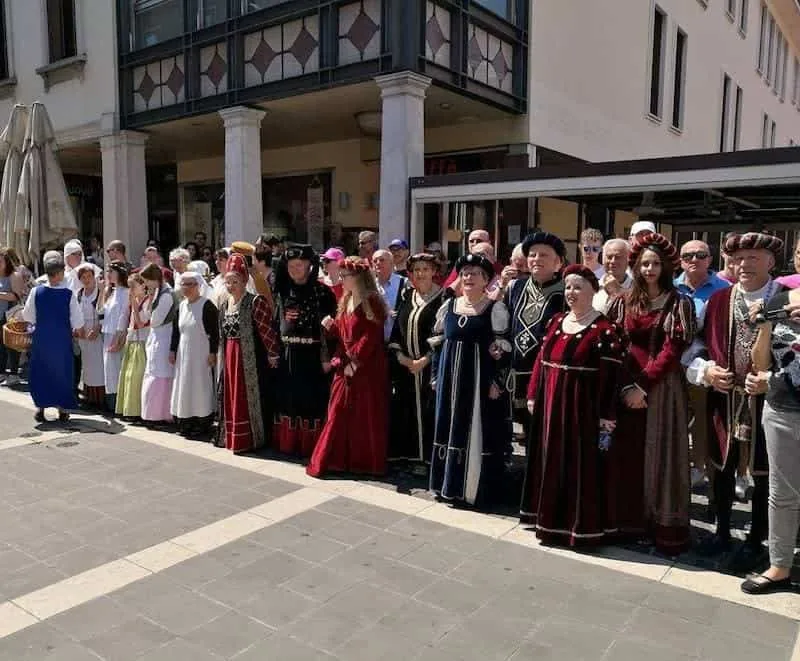 La Giostra dei Castelli di Pordenone: la scorreria ottomana del 1499 rivissuta in due giorni nel borgo medievale - Storia in Friuli Venezia Giulia