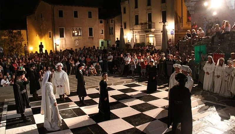 Tempus est Jocundum a Gemona del Friuli: il nome dai Carmina Burana, il Niederlech, il palio delle borgate e la dama vivente - Storia in Friuli Venezia Giulia